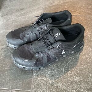 On Cloud. Black. Mens size 10. New barely worn.